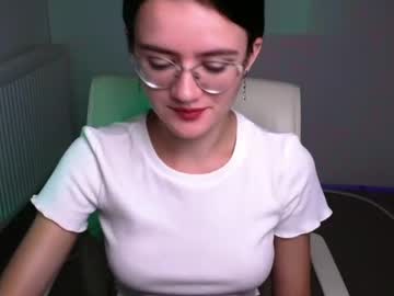 girl
        ketrin_pirsss cam image #199549