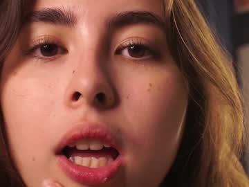 girl
        florablanch cam image #178865