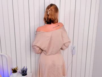 girl
        noreenelletson cam image #143398
