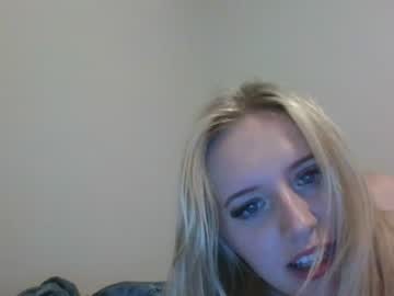 girl
        winewitch69 cam image #97756