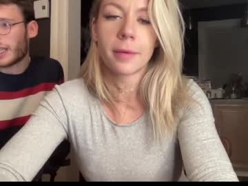 couple
        sashasilverxo cam image #44615