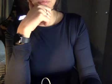 girl
        lillyandhertoyy cam image #145744