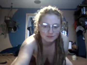 couple
        marygingerjane cam image #122409