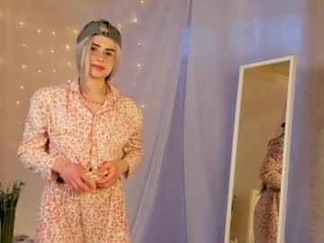 girl
        peggy_blonde cam image #179422