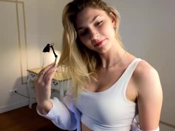 girl
        maudfitt cam image #183369