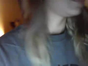 girl
        demiibear cam image #84120