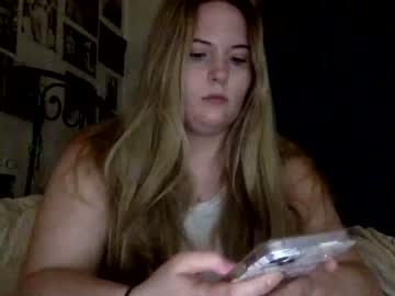 girl
        meganxoxo60532 cam image #80223