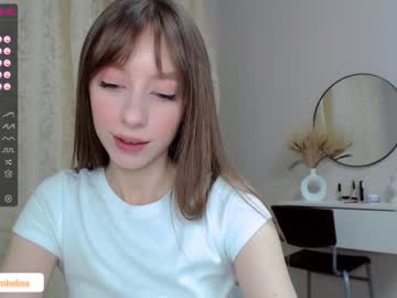girl
        shy_thumbelina cam image #22517
