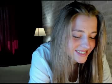 girl
        sophie_crashh cam image #84903