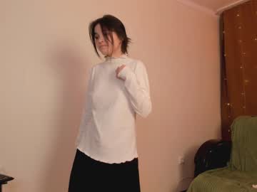 girl
        carolmoores cam image #30195