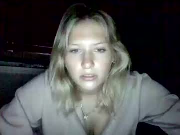 girl
        molzbolzz cam image #158944