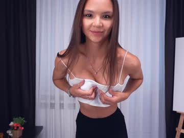 girl
        synneeastes cam image #184660