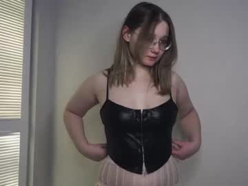 girl
        moon_milking cam image #129616