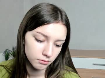 girl
        abigailkeira cam image #130074