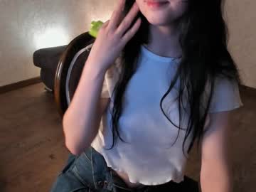 girl
        carolemilys cam image #111093