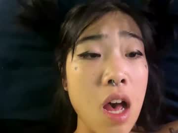 couple
        luvkittyasian cam image #77258