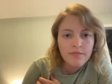 girl
        margot_moon cam image #192245