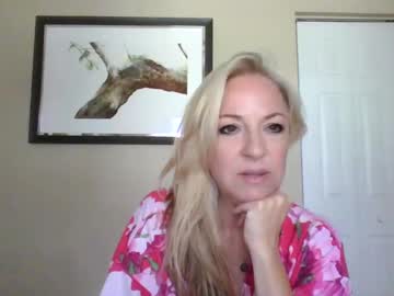 girl
        summerishotter cam image #177076