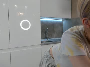 girl
        lynetteesser cam image #186522