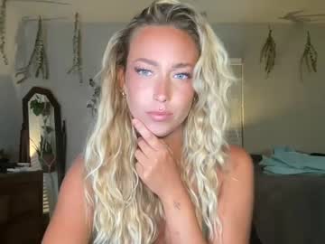 girl
        devina_white cam image #103188