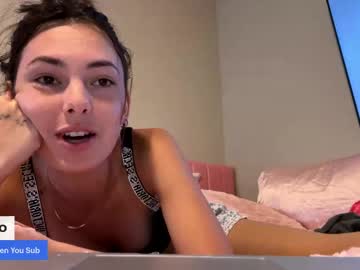 girl
        heyydes cam image #264318