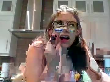 girl
        ayowen cam image #196242