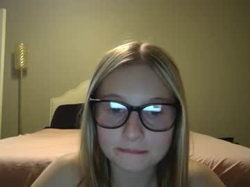girl
        lilly_starrr cam image #205247