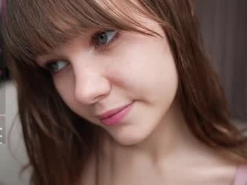 girl
        little_lolla18 cam image #202032