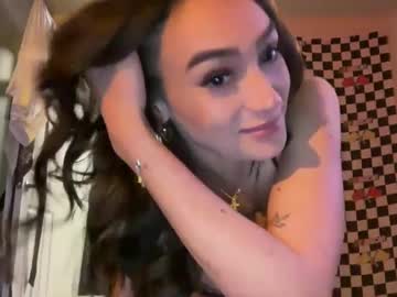 girl
        thestormii cam image #246718