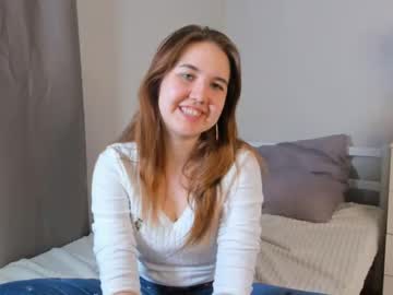 girl
        cwenehails cam image #164693