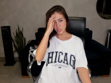 girl
        alanna_clark cam image #190054