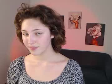 girl
        cherry_lea_ cam image #118502