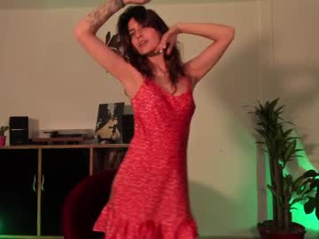 girl
        marmuse cam image #101940
