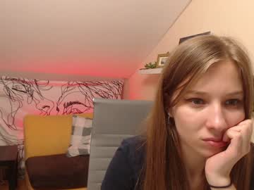 girl
        suziii_ cam image #76544