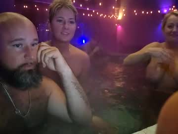 couple
        bahrcamper cam image #53845