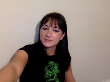 girl
        sage_crystal cam image #108907