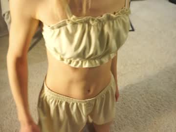 girl
        lyn_baber cam image #213556