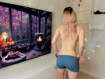 girl
        shelleybeech cam image #212185