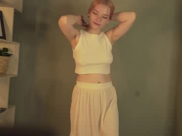 girl
        anna_breach cam image #97590