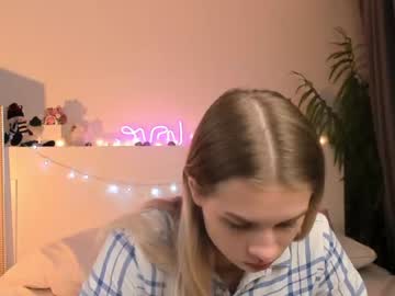 girl
        sharonmorgans cam image #42340
