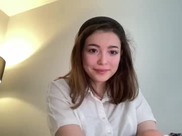 girl
        lilellina cam image #259516