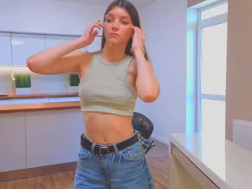 girl
        lucettagibbard cam image #197400