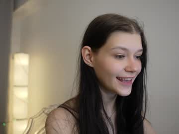 girl
        kelly_ember cam image #226126