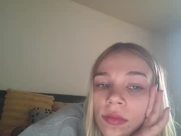 couple
        chloe_damian cam image #261202