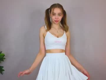 girl
        mialullaby cam image #218836