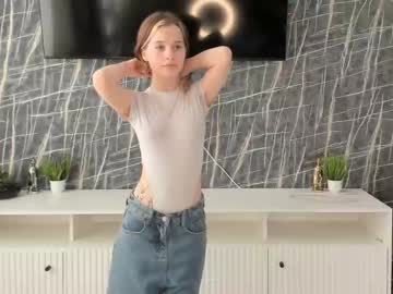 girl
        lynnatlee cam image #160038