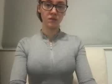 girl
        lilydunn cam image #216905