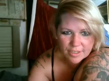 couple
        thickthighsdarkeyes cam image #120984