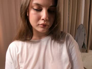 girl
        moirafenney cam image #212867