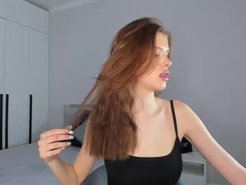 girl
        amaranoir_ cam image #244112